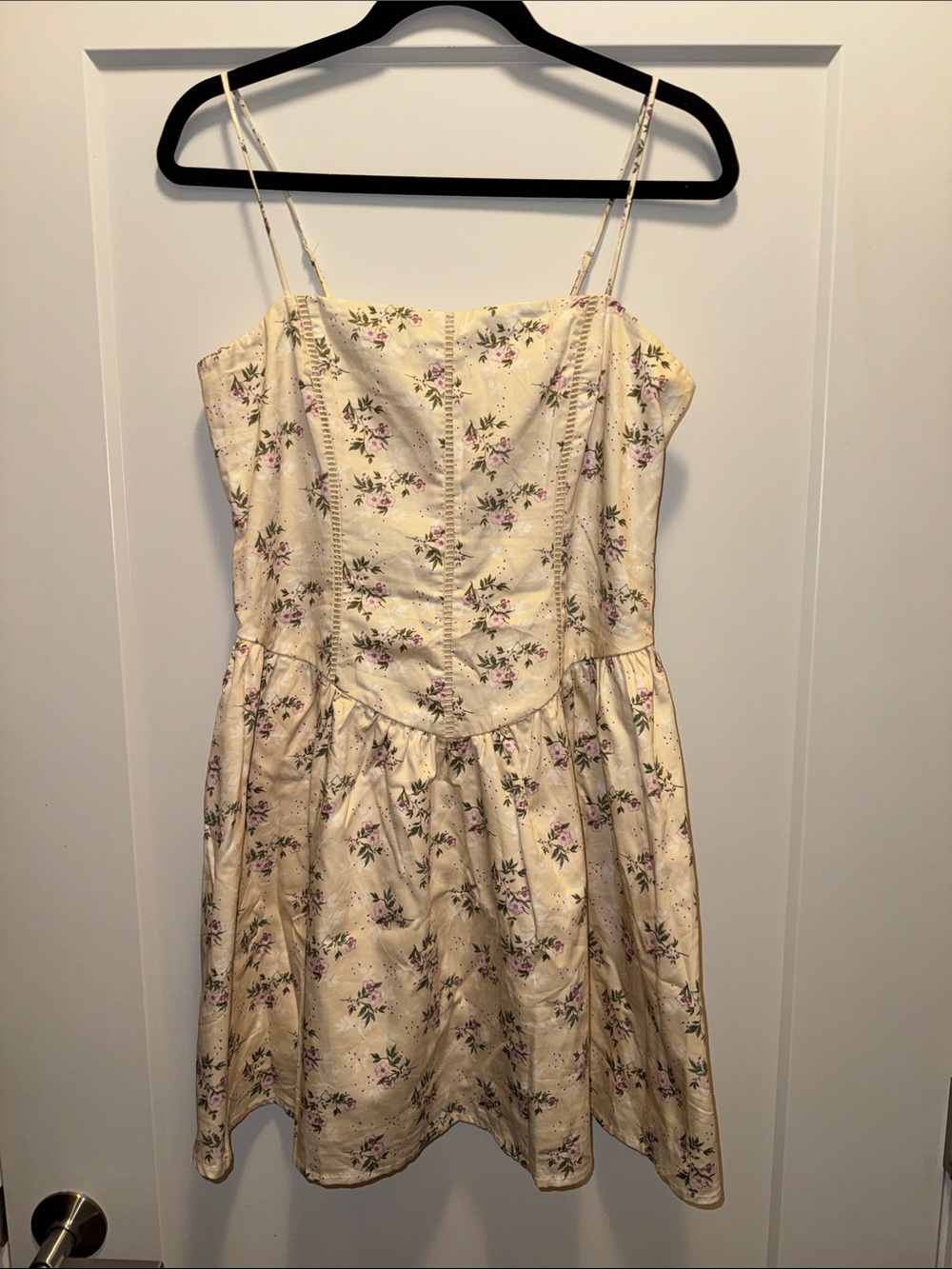 🆕 Wild Fable Lined Cream Mini Dress w Floral Print & Adjustable Straps. M. NWT🌸